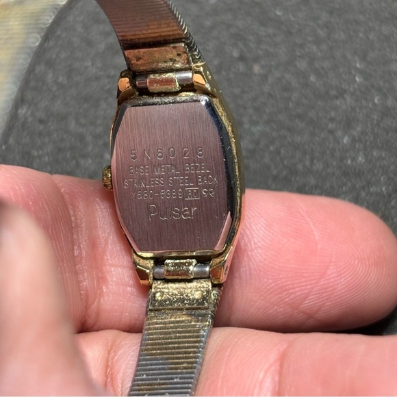 Vintage Pulsar Ladies Quartz Watch Gold Tone Rectangle Shaped Working Y580-5389 - Picture 5 of 9